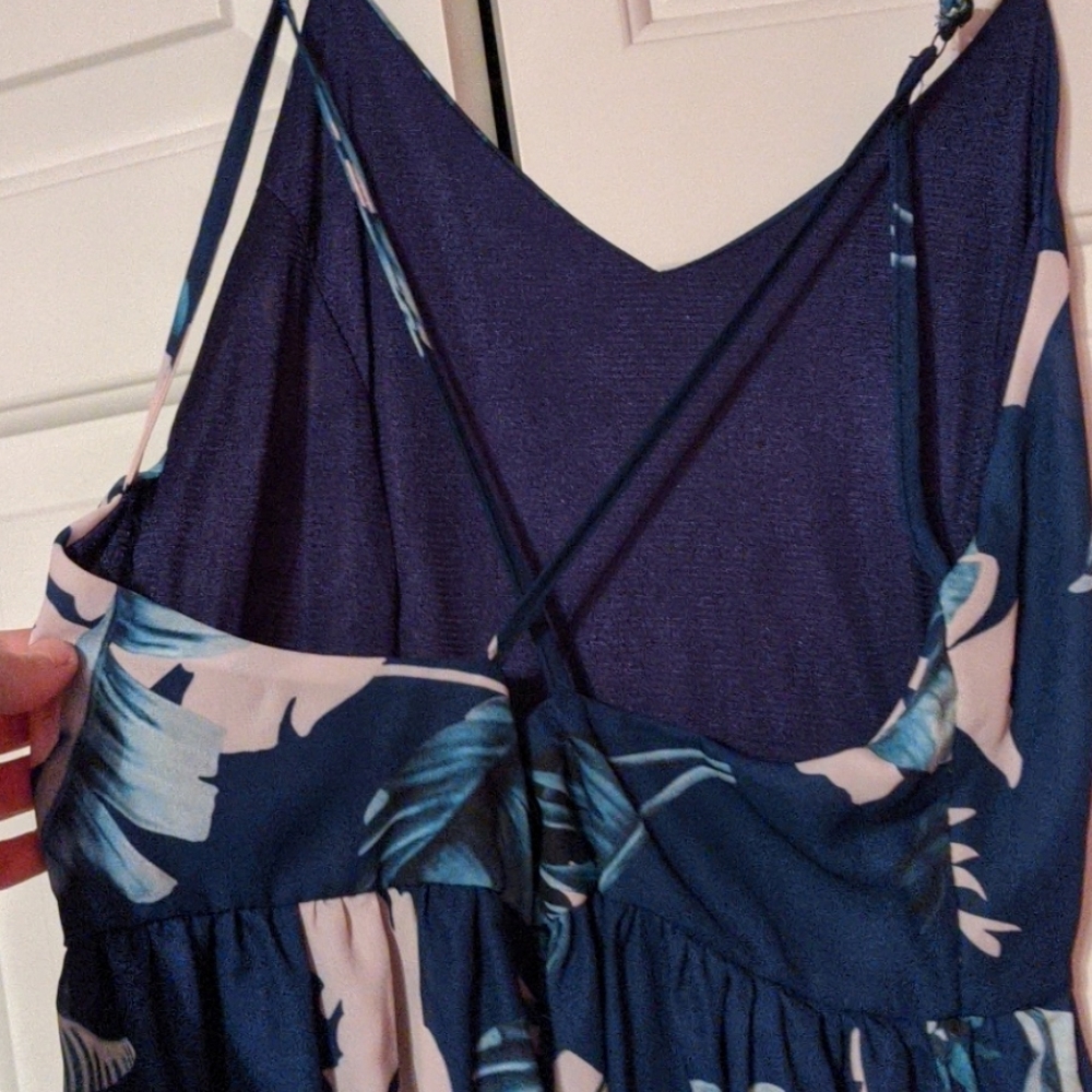 Backless romper - Picture 3 of 3